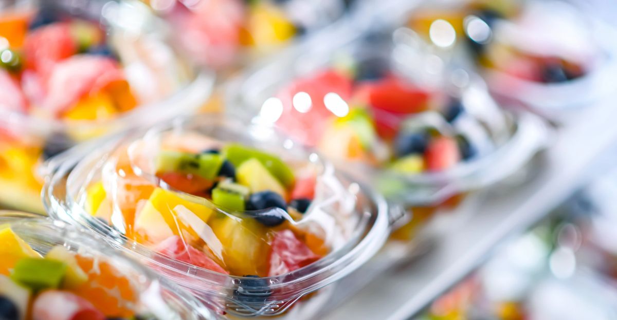 Self-service food and beverage market